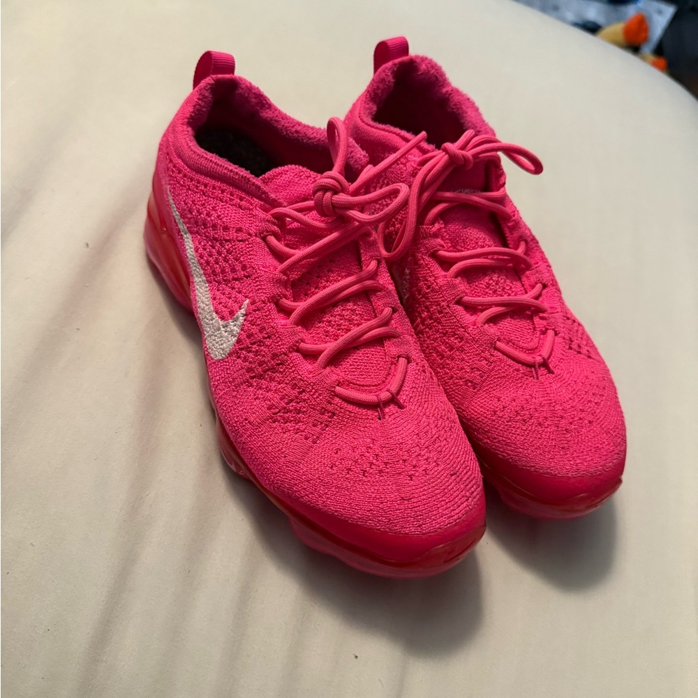 Nike Fuchsia Knit Running Shoes